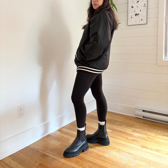 Aritzia TNA stadium bomber jacket - Picture 3 of 6